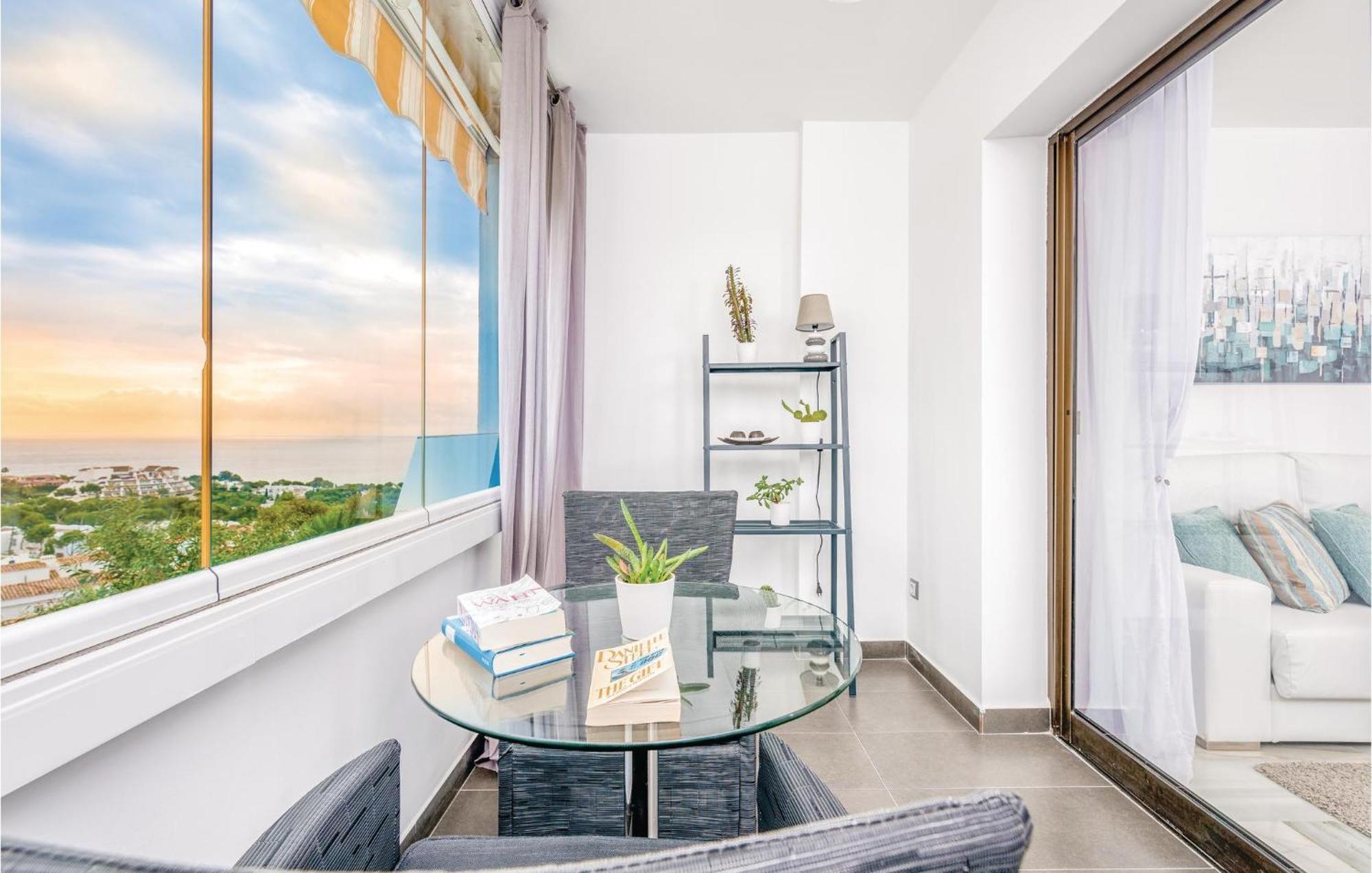 2 Bedroom Lovely Apartment In Mijas Costa Sitio de Calahonda Exterior foto